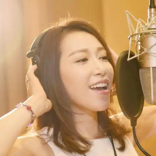 平安夜与"铁嗓唱将"金池相约南通印象城中心广场