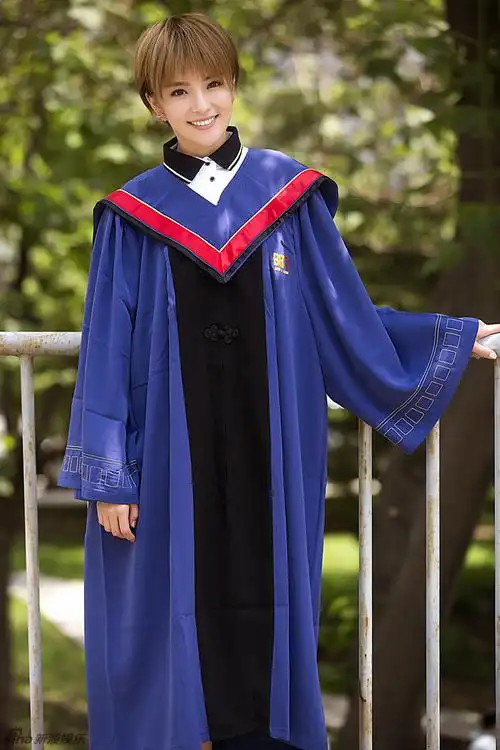 组图:实力小花种丹妮毕业 身穿学士服清纯可人_高清图集_新浪网