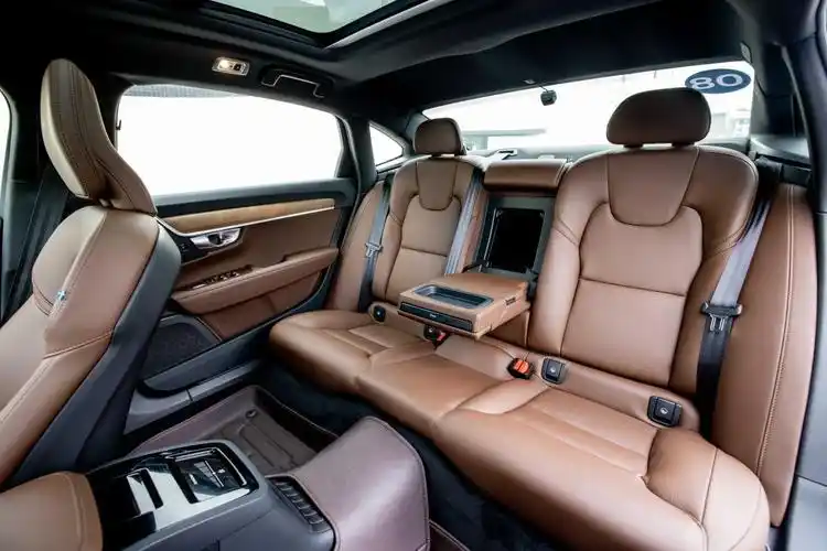 深藏若虚试驾沃尔沃s90recharget8