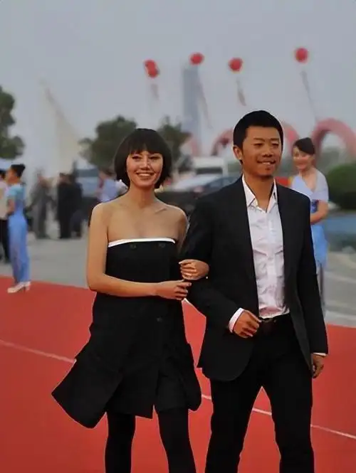 夏雨婚礼未请父亲婚后与母亲算账妻子袁泉心疼不已