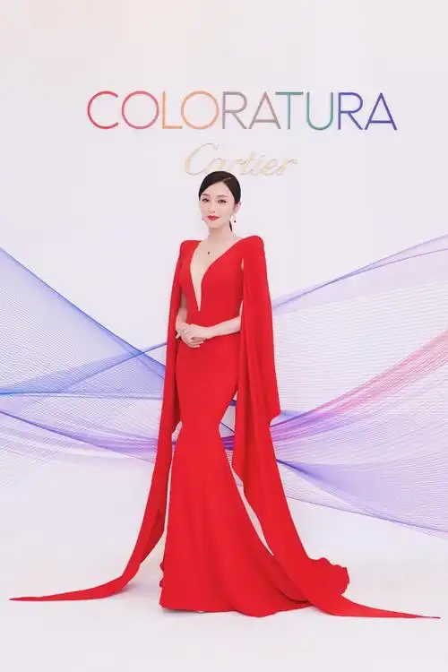 简介:秦岚女王范性感魅惑写真图片,分享一组秦岚图片给大家,图中的