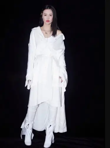 谭维维的腿到底有多细,连靴子都穿不满,空一大截让人心疼!