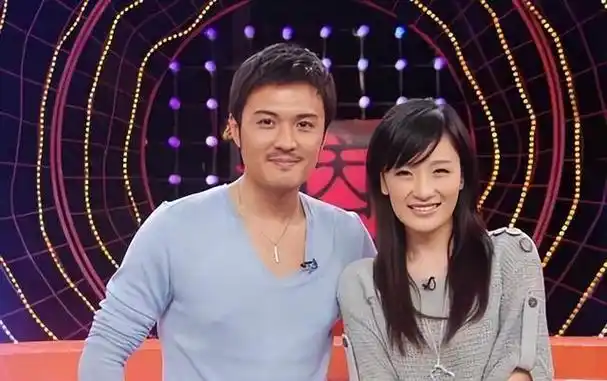 与高圆圆分手后,12年不谈恋爱没有绯闻,47岁娶旺夫妻子后爆红