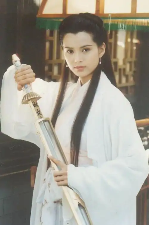 不久之后,她又因饰演《天龙八部》中的王语嫣,而再度成为观众心中的