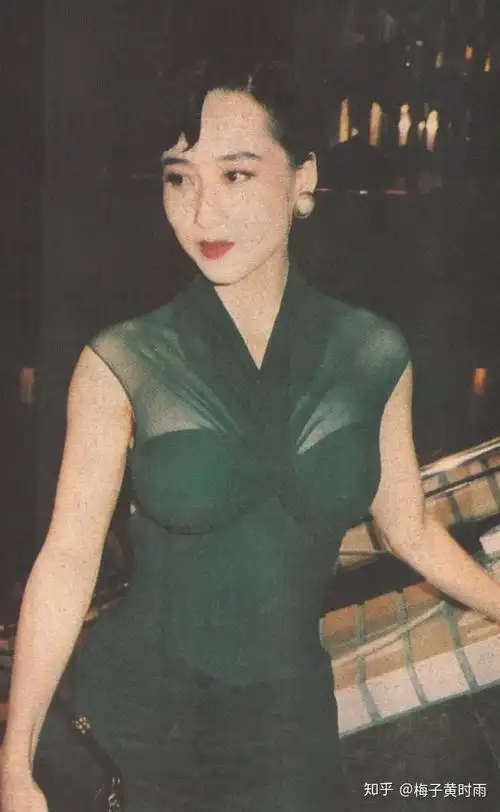 撇开巨乳,利智真的美艳动人吗? - 知乎