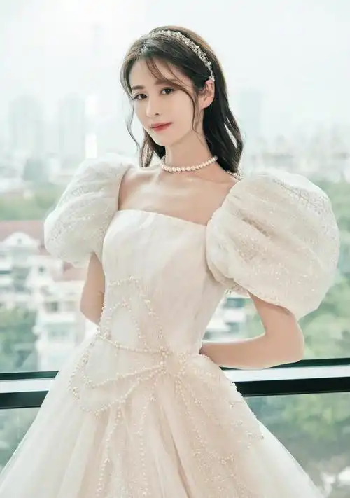 泡泡袖|礼服|颖儿_新浪新闻