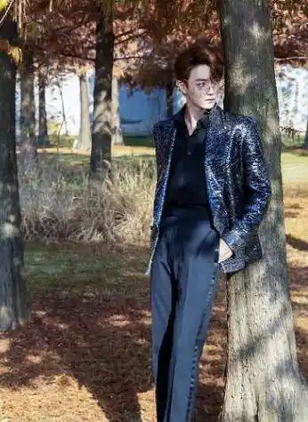 论挑选帅哥,没有几位老板比他在行,陈晓,张哲瀚,许凯都是通过他火起来