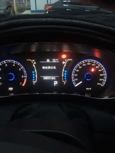 菲亚特菲翔提示刹车液面低,但是油壶油是满的,而且是新换的刹车油