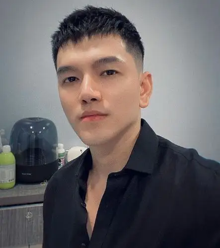 第1款:利落寸头发型