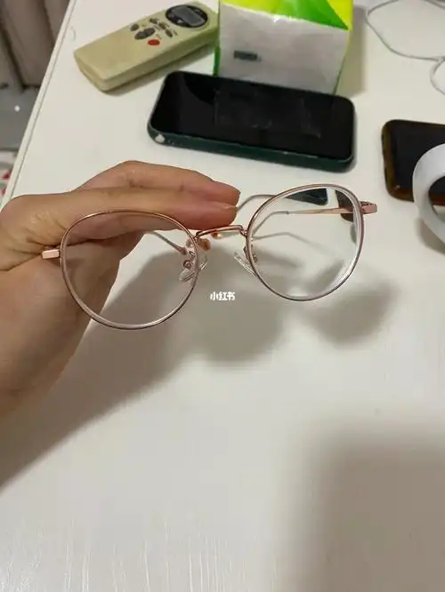 高度近视这样的镜片正常吗