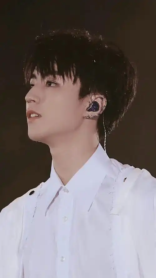 tfboys染了同一发色#那就期待下十周年舞台上王俊凯即将令人经验的