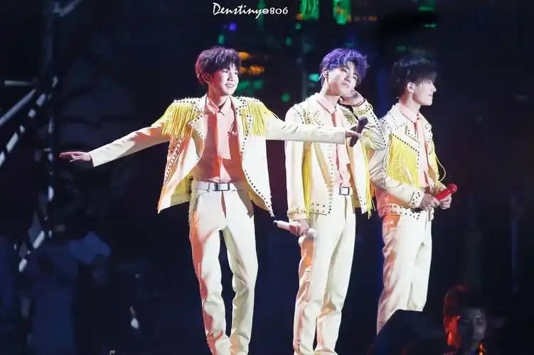 「哥哥 tfboys 来源微博 三人 五周年演唱… - 堆糖,美图壁纸兴趣社区