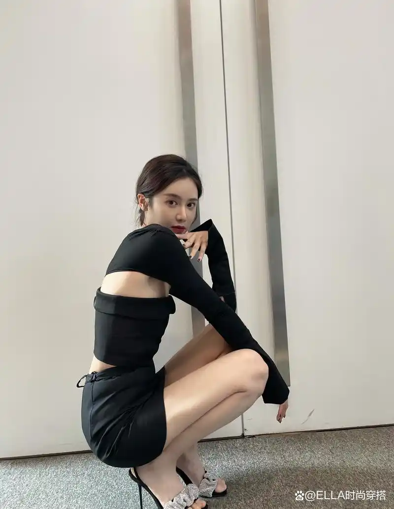 腾讯nba美女主播美娜,肤白貌美,好身材太火辣,篮球男球迷的女神