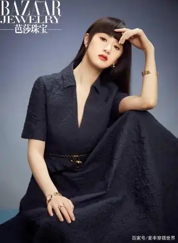 袁冰妍登珠宝杂志封面,展现多款手镯,造型精致华丽妩媚