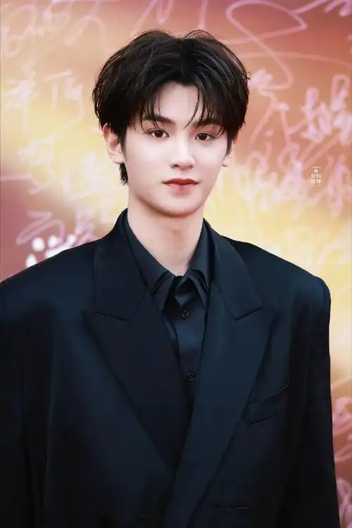 黄明昊#🌱#黄明昊闪光时刻#人间富贵黄明昊✨神仙颜值黄明昊✨