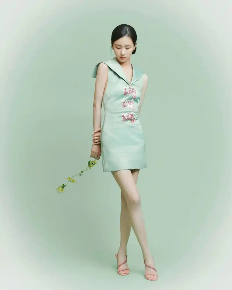 演员陈都灵美脚合集,2015年,陈都灵主演的电影处女作 《左耳》上映,她