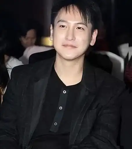 汤臣一品公子汤珈铖身价(汤珈铖18岁纵横商界)