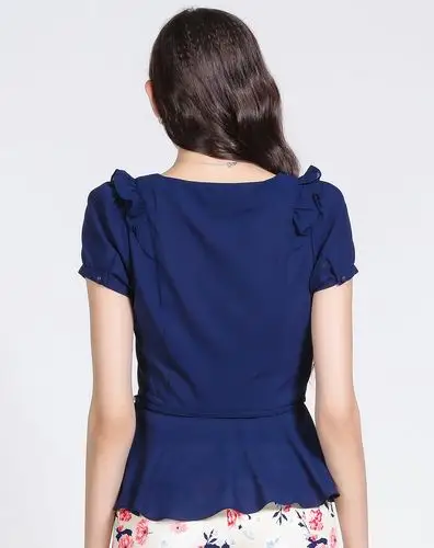 深蓝色简洁休闲短袖上衣