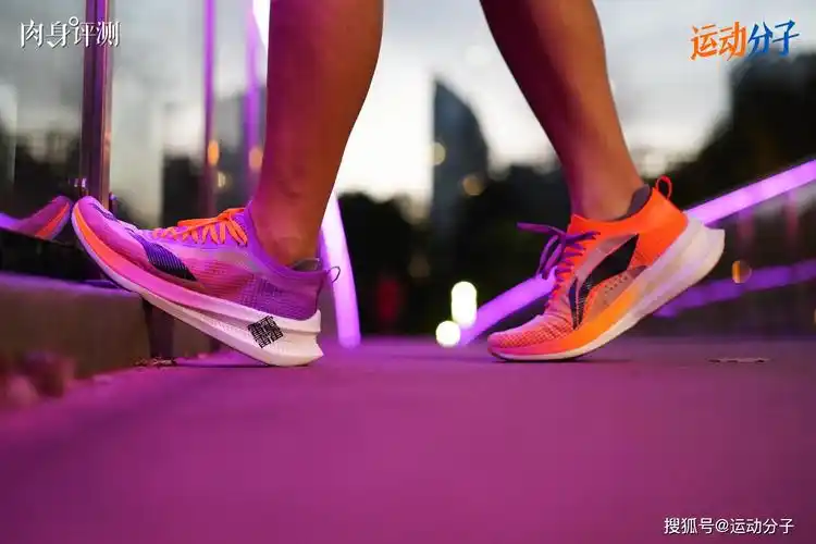 0 elite和绝影为例,谈谈李宁顶级碳板跑鞋的设计思路_全掌