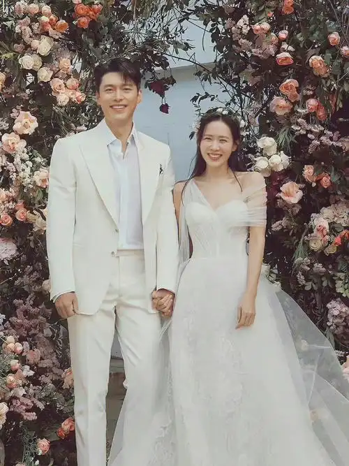 玄彬77孙艺珍婚礼他们结婚啦