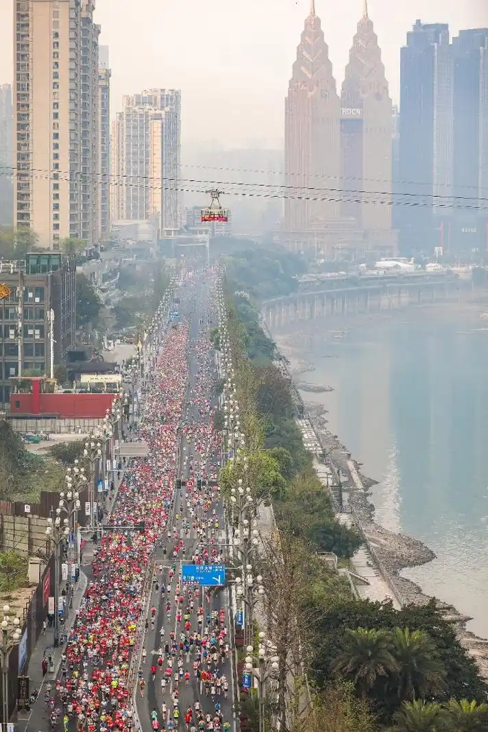重庆马拉松何以"点燃"一座城?