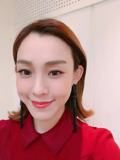 范玮琪时尚性感写真