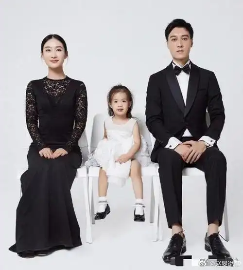 原来是一树桃花开那个大哥何建泽,真是帅呆了!有型又深情!