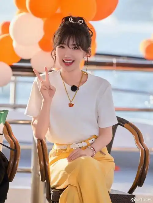 毛晓彤蜜桃妆##毛晓彤侧颜骨相