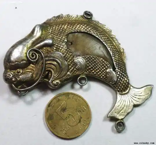 a068精美镏金镶虎爪大银鱼化龙