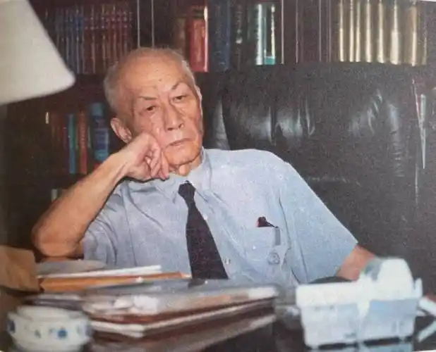 朱光亚在中国工程院办公室1998年朱光亚离开中国工程院的领导岗位时