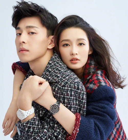 邓伦李沁工作室换头像背景和姿势都一致是巧合还是有喜事