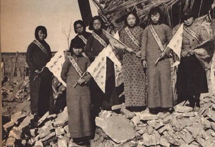 侵华日军随军记者最无耻一张摆拍照抗战老兵看后他们气得浑身发抖