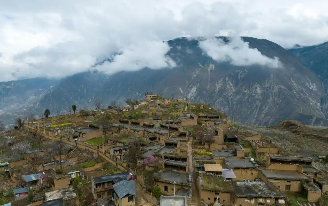凉山彝族自治州旅游(探索凉山彝族自治州的迷人旅游景点)