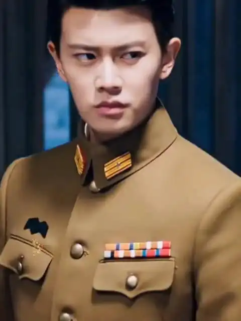 任嘉伦军装太帅了好吗! 国超绝对是民国军装第一帅!