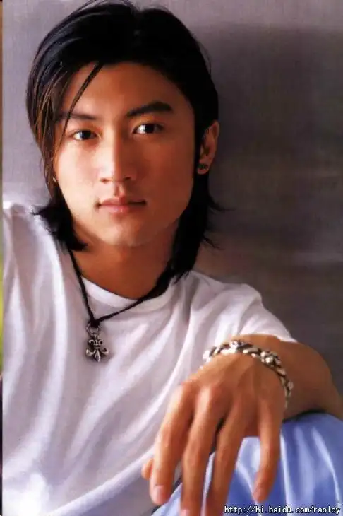 贡米与谢霆锋合影是梦想从山寨晋级小三