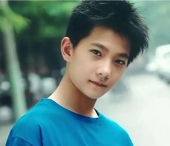 杨洋12岁上军艺舞蹈系非表演本科学历20周年聚会全班就他走红
