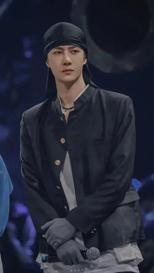 王一博这就是街舞3#·#王一博#王队长|这就是街舞3  水舞台身上的