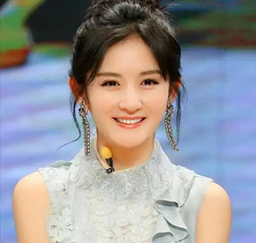 谢娜嫁歌手张杰为妻结婚多年历经风雨恩爱如初