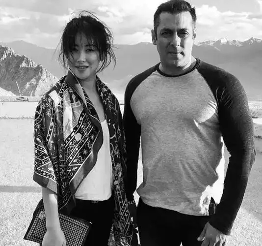 其前任是大名鼎鼎的法拉利公子拉波·埃尔坎,两人当时的恋情可谓是