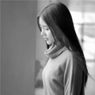 2020女生侧面伤感黑白头像大全待我强大必定手刃负我之人