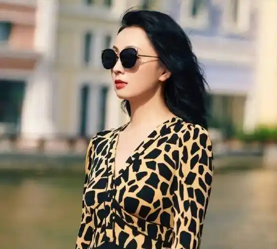 小陶虹年轻时的照片:脸上的这抹笑容让无数人动心_时候_女子_形象