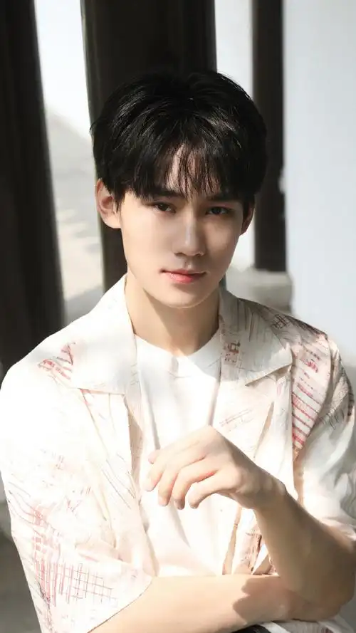 张真源晒plog告别八月