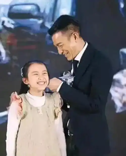 刘德华久违露面,携宝贝女儿亮相啦