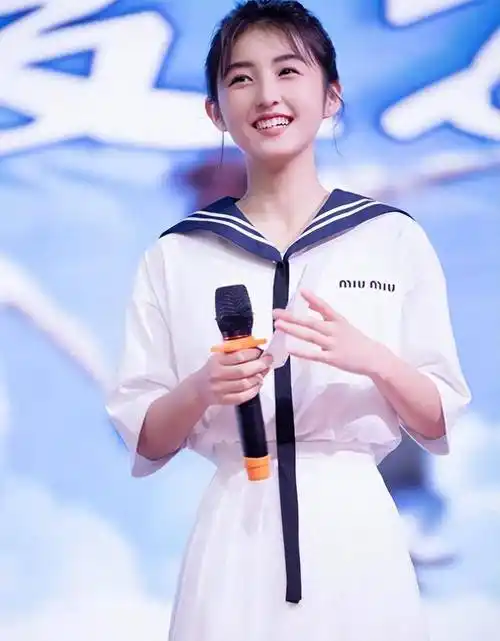 杨紫新戏配置高,张子枫排场足,朱一龙电影又入围影展_团队_杨紫递