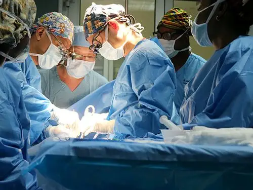 中国医生加纳完成多起手术 架起中非连"心"桥-本院动态-网站首页-广东