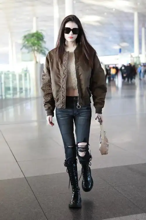 何穗现身北京机场 又是又美又飒的何仙姑_潮流街拍_时装_模特中国