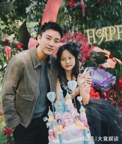 离婚后罕见合体贾乃亮甜馨庆生照曝光网友呼吁复婚