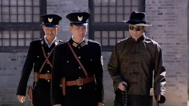 《铁血刀锋》保安团缺乏资金购置武器,汤敬武想到一个来钱的办法