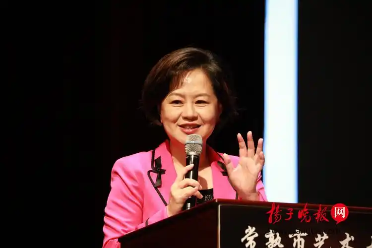 鞠萍现身常熟谈家教家风:家长言传身教很重要