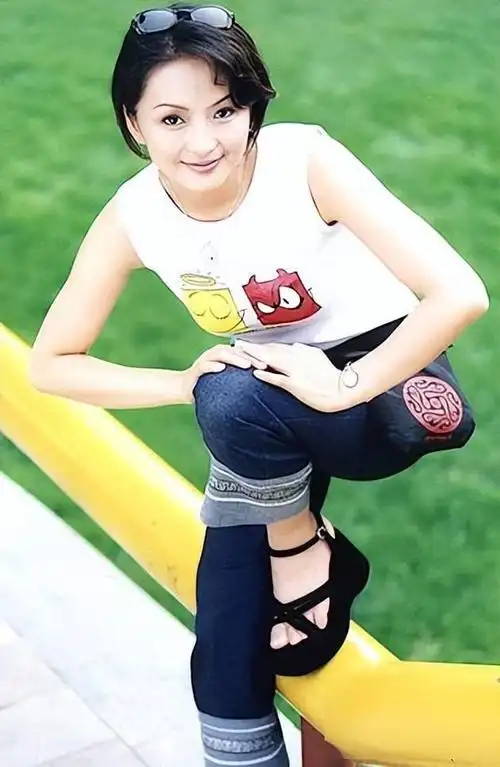 27岁"香妃"刘丹去世后,父兄接连离世,一家四口唯剩母亲